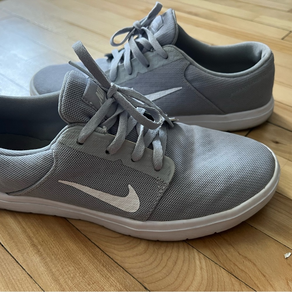 Men’s Nike shoes size 7